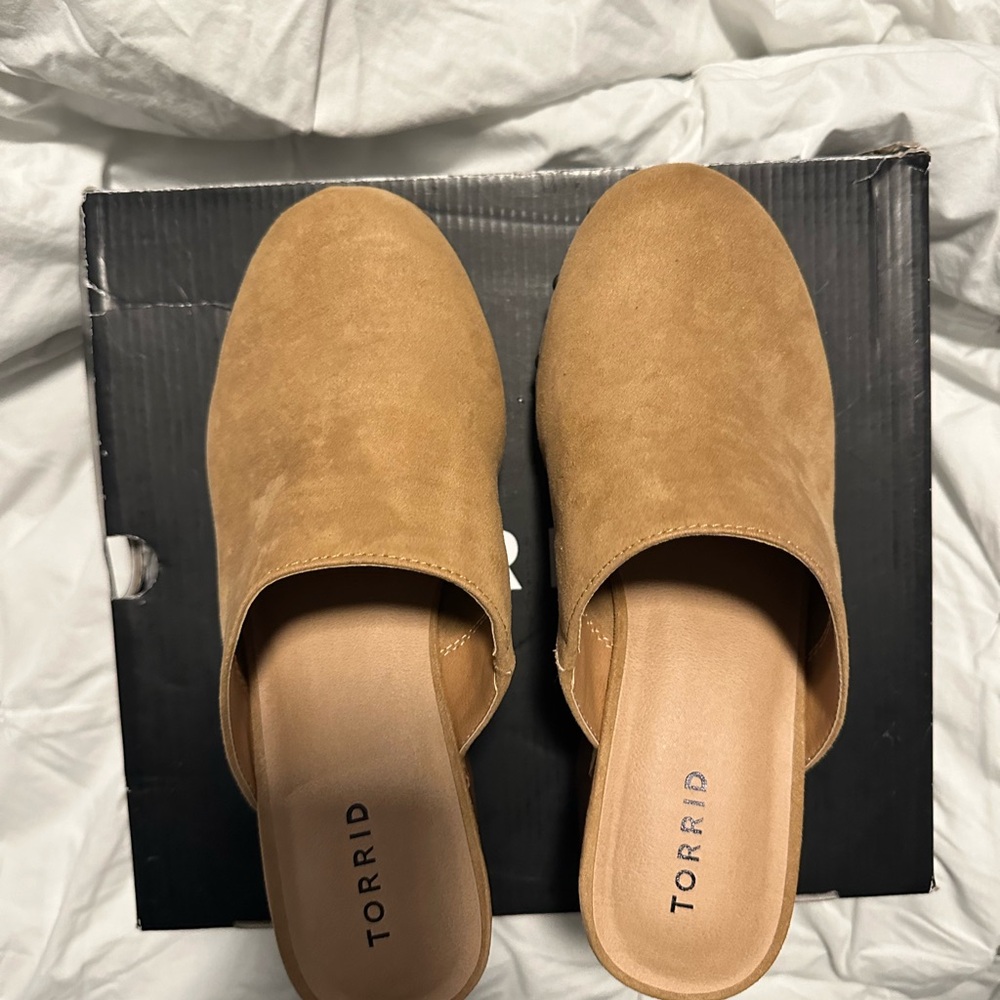 Torrid women’s clog / mule size 10 color is tan beige